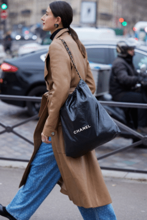 [샤넬] 22 미디움 금장 핸드백 AS3261