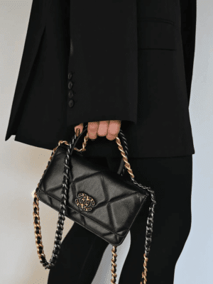 [샤넬] 19 WOC  램스킨 골드 메탈 AP0957