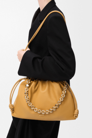 [로에베] 라지 플라멩코 펄스 나파 램스킨 사하라 A411FPDX01