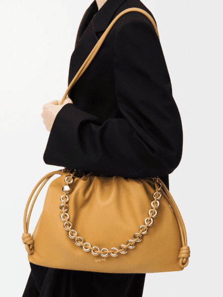 [로에베] 라지 플라멩코 펄스 나파 램스킨 사하라 A411FPDX01