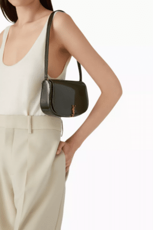 [생로랑] 페이턴트 가죽 소재의 미니 볼테르 779642AAD173446