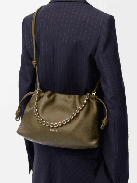 [로에베] 미디움 플라멩코 펄스 나파 램스킨 다크 카키 A411FCRX02