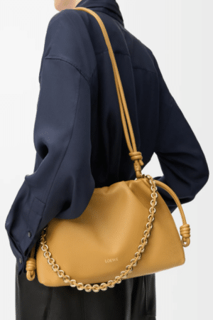 [로에베] 미디움 플라멩코 펄스 나파 램스킨 사하라 A411FCRX02