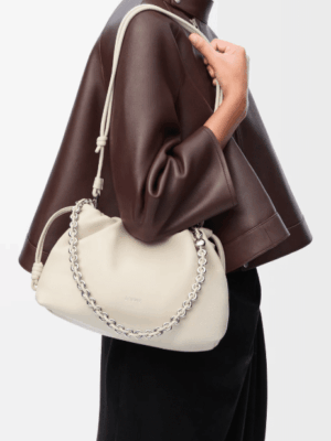 [로에베] 미디움 플라멩코 펄스 나파 램스킨 바다 소금 A411FCRX02