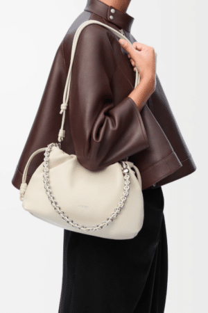 [로에베] 미디움 플라멩코 펄스 나파 램스킨 바다 소금 A411FCRX02