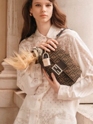 [펜디] 바게트 브라운 FF 자카드 패브릭 백 8BR600