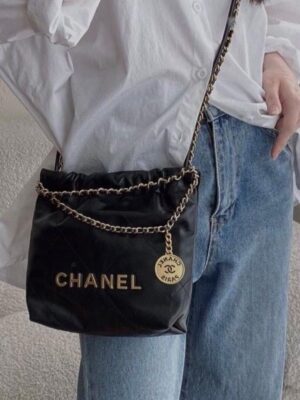 [샤넬] 22 미니 블랙 샤이니 카프스킨 핸드백 금장 AS3980 B08037 94305