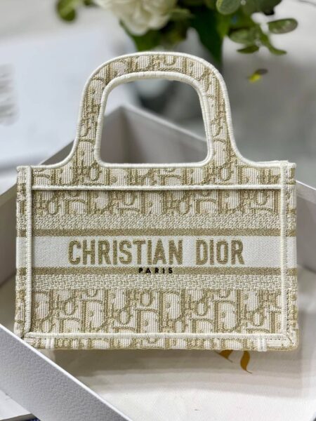 [디올] 미니 북 토트백 S5475ZTDT