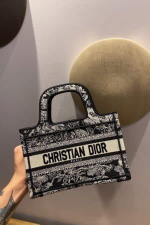 [디올] 미니 북 토트백 S5475ZTDT