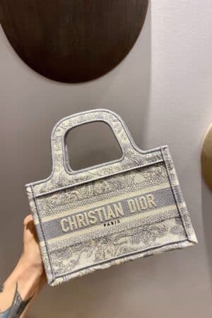 [디올] 미니 북 토트백 S5475ZTDT