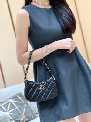 [샤넬] 23K 19 미니 호보백 블랙 크럼블드 카프스킨 AP3647