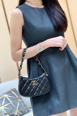 [샤넬] 23K 19 미니 호보백 블랙 크럼블드 카프스킨 AP3647
