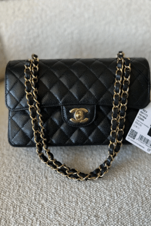 [샤넬] 스몰 클래식 플랩백 캐비어 카프스킨 금장 A01113