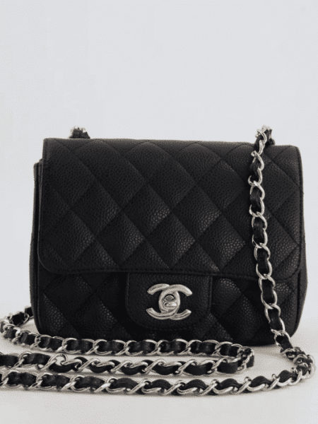 [샤넬] 미니 클래식 플랩백 17cm 블랙 캐비어 카프스킨 은장 A35200