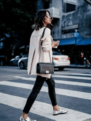 [샤넬] 미디엄 보이 샤넬 캐비어 카프스킨 실버 루테늄 메탈 A67086