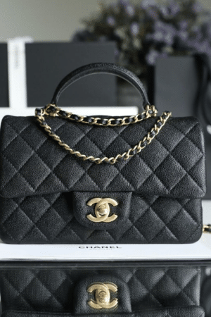 [샤넬] 클래식 뉴미니 탑핸들 블랙 캐비어 카프스킨 금장 AS2431