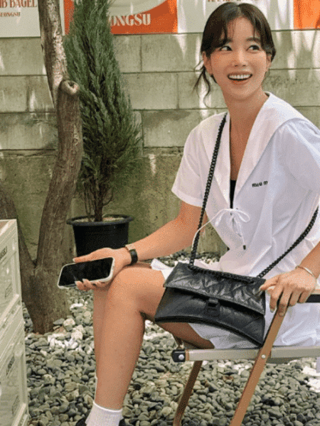 [발렌시아가] 크러쉬 스몰 퀼티드 체인백 블랙 716351210IY1000