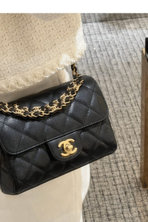 [샤넬] 체인 플랩백 미니 캐비어 블랙 골드 AS5239