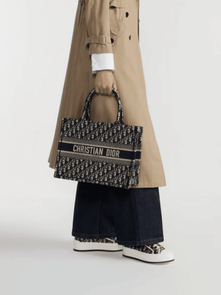 [디올] 미디엄 북 토트백 M1296ZRIW