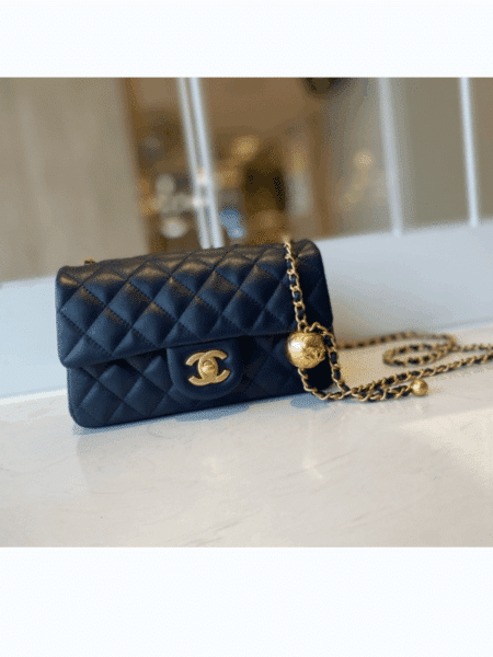 [샤넬] 클래식 플랩백(쁘띠삭) 뉴미니 골든볼 블랙 램스킨  AS1787