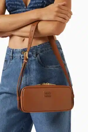 [미우미우] 엠보싱 로고 가죽 숄더백  5BC158 2DDJ F0002