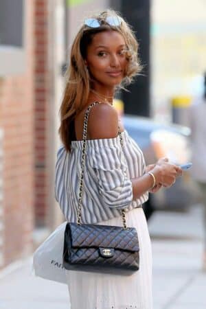 [샤넬] 미디움 클래식 플랩백 블랙 램스킨 금장  A01112