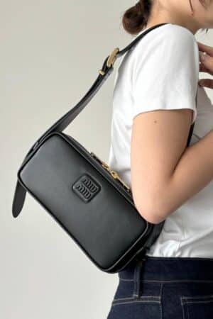 [미우미우] 엠보싱 로고 가죽 숄더백  5BC158 2DDJ F0002