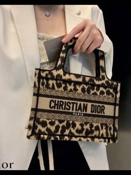 [디올] 레오파드 미니 북 토트백 S5475ZRHM