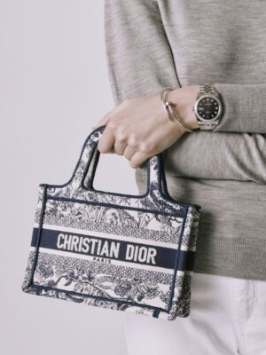 [디올] 미니 북 토트백 S5475ZTDT