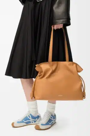 [로에베] 라지 플라멩코 클러치 나파 카프스킨 Warm Desert A411FL1X18