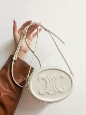 [셀린느] 퀴르 트리옹프 크로스바디 오벌 펄스