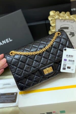 [사넬] 2.55 핸드백 미디움 블랙 빈티지 카프스킨 금장 A37586