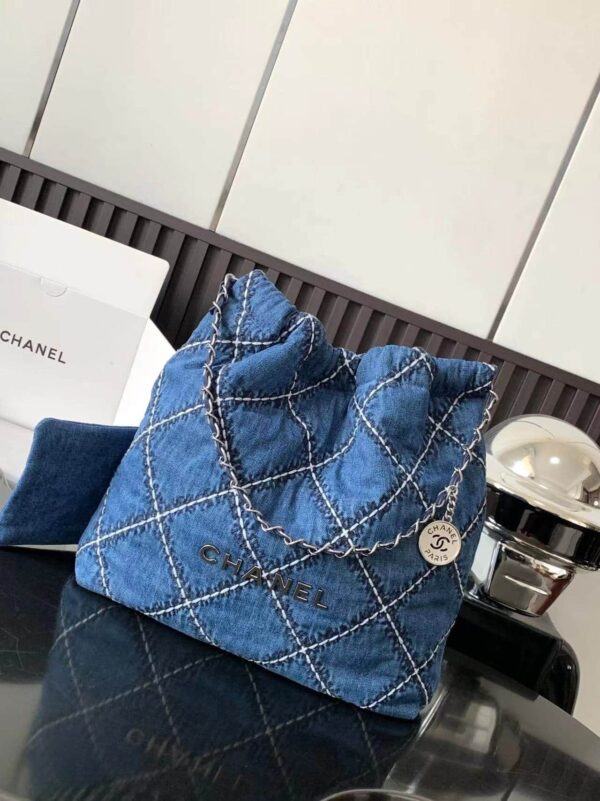 [샤넬] 24S 22 백 스티치 데님 스몰 AS3260