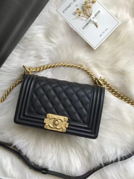 [샤넬] 스몰 보이 샤넬 캐비어 카프스킨 골드 루테늄 메탈 A67085