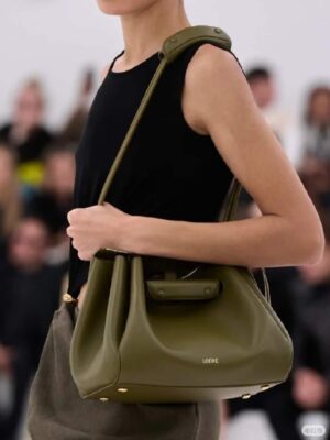 [로에베] 미디엄 마드리드 백 서플 카프스킨/올리브