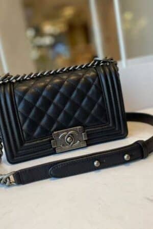 [샤넬] 스몰 보이 샤넬 캐비어 카프스킨 실버 A67085