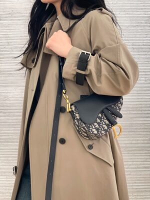 [디올] 새들 미니 스트랩 소프트백 M0465CDSS