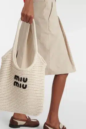 [미우미우] 라피아 효과 원사 및 코튼 토트백 5BG231_2CQY_F0N13_V_MRO