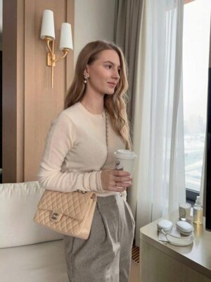 [샤넬] 클래식 라지 플랩 백 램스킨 베이지 은장 A58600