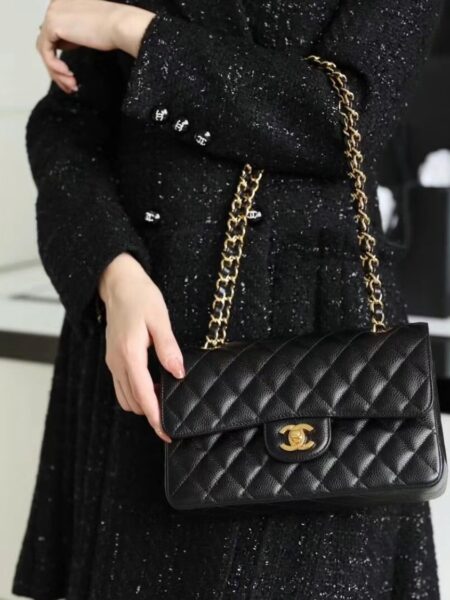 [샤넬] 스몰 클래식 플랩백 23CM 램스킨 금장 A01113 Y01864 C3906