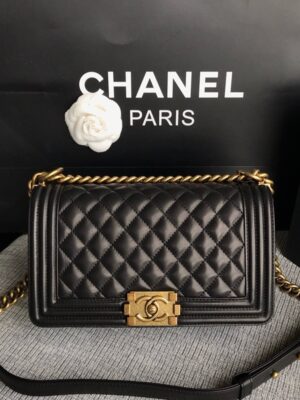 [샤넬] 미디엄 보이 샤넬 램스킨 골드 루테늄 메탈 A67086