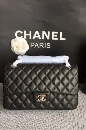 [샤넬] 미디움 클래식 플랩백 블랙 램스킨 은장  A01112