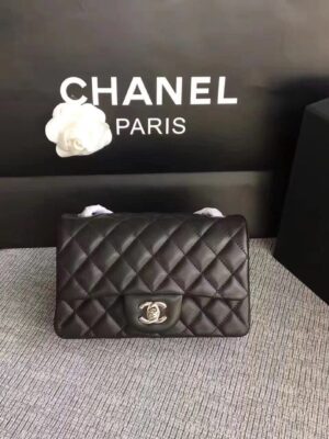 [샤넬] 뉴미니 클래식 플랩백 램스킨 은장 A69900