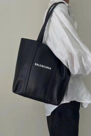 [발렌시아가] 에브리데이 XS 레더 토트백 551810