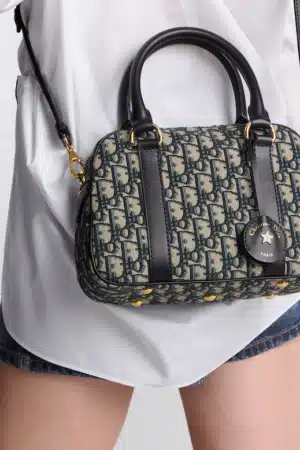 [디올] D-Vibe 미디엄 볼링백 [지수백] M1340UTZQ-M928