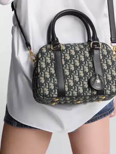 [디올] D-Vibe 미디엄 볼링백 [지수백] M1340UTZQ-M928