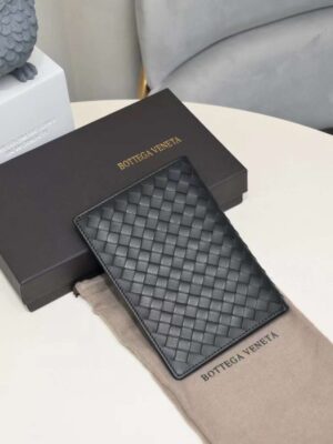 [보테가베네타] 인트레치아토 여권 케이스