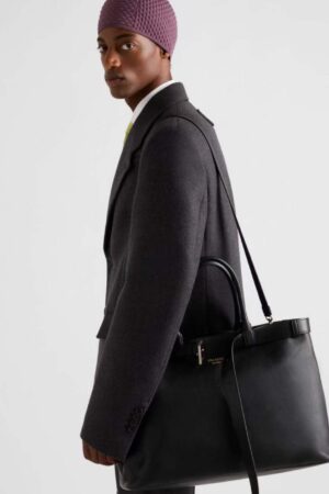 [프라다] 벨트가 달린 프라다 버클 가죽 가방 1BG126