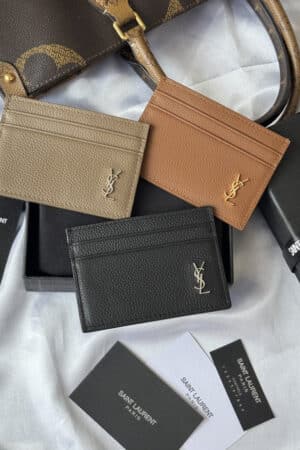 [생로랑] 그레인 가죽 소재의 미니 CASSANDRE 카드 케이스 607603 (3 COLORS)