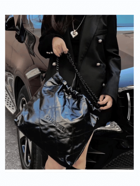 [샤넬] 22 미디엄 핸드백 AS3261